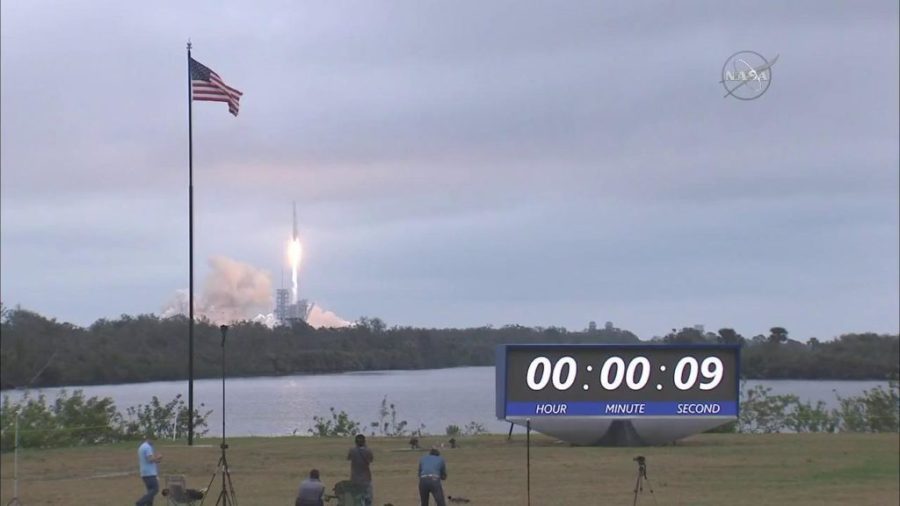 SpaceX Dragon Liftoff