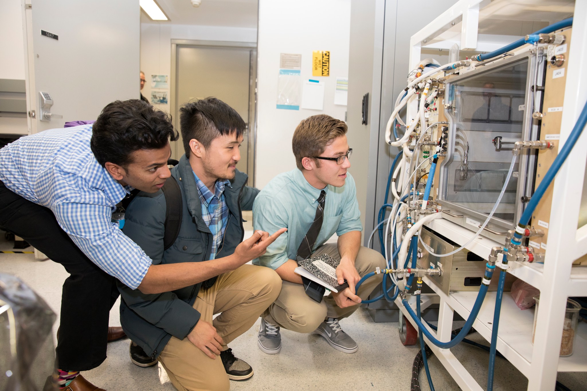 Ohio State students examine research equipment