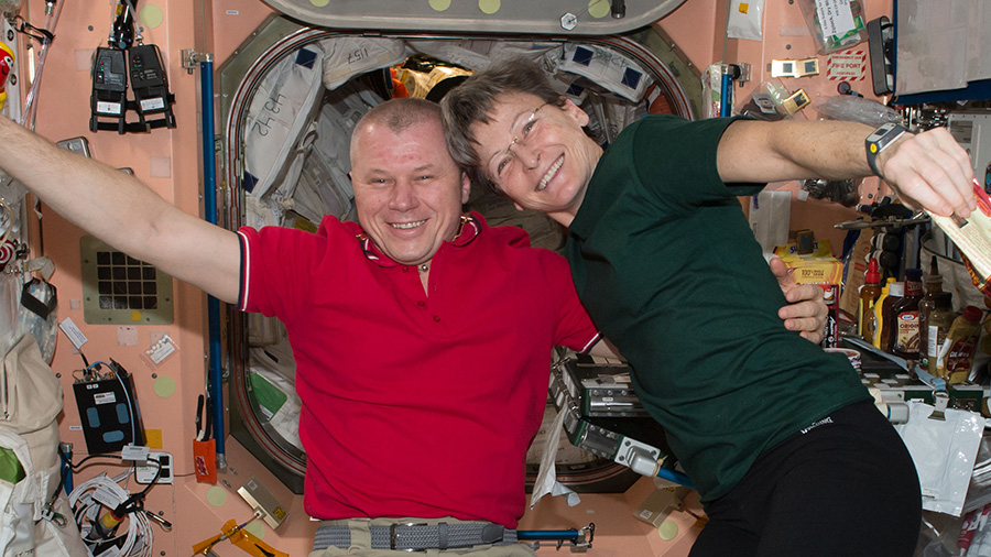 oleg Novitskiy and Peggy Whitson