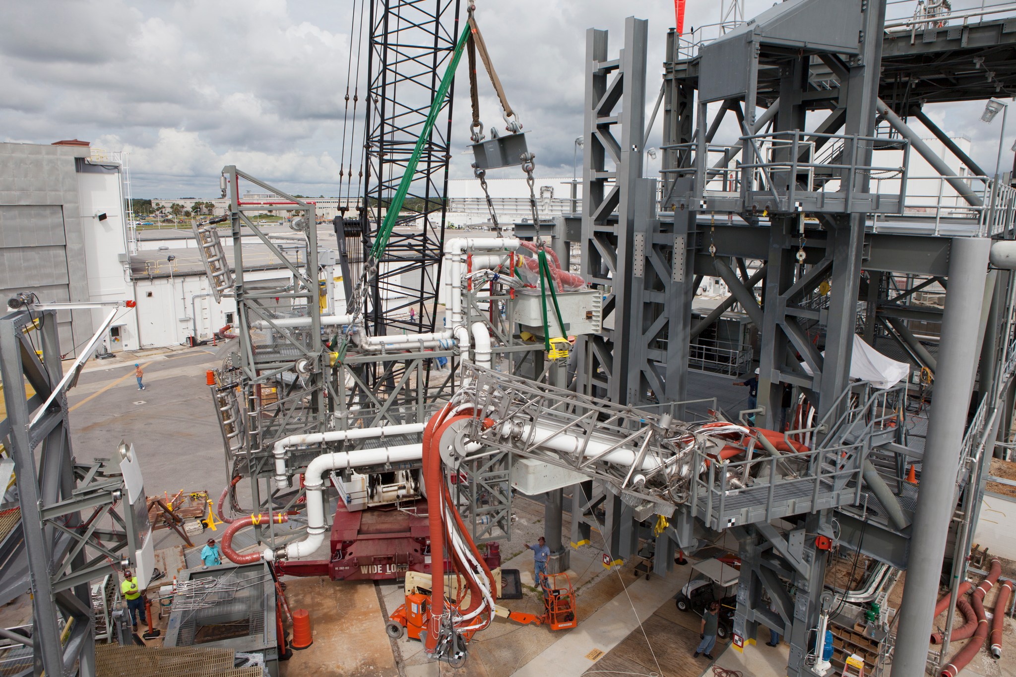 A view from above shows a heavy-lift crane attached to the Interim Cryogenic Propulsion Stage Umbilical at the LETF.