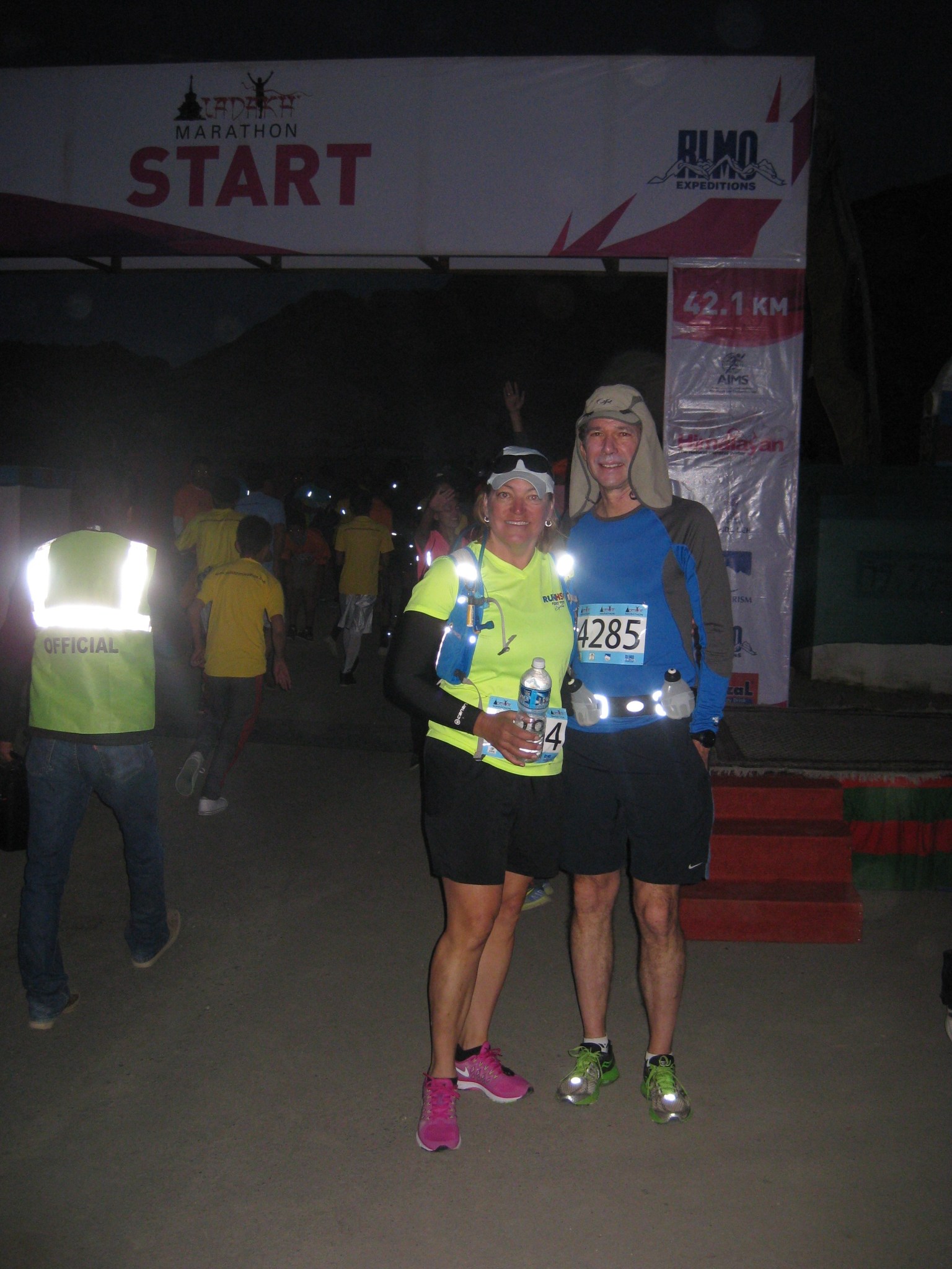 Angie Jackman, left, and her spouse Paul McConnaughey, moments before starting the Ladahk Marathon in India.
