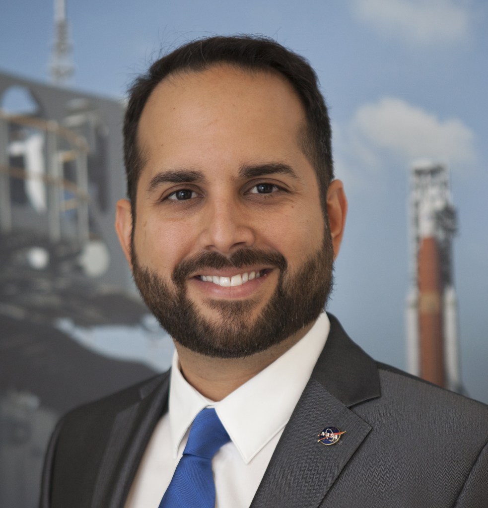 NASA Electronics Engineer Inspires Robotics Students