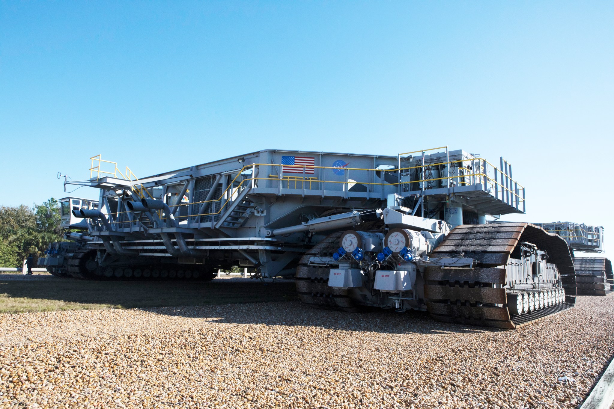Crawler-transporter