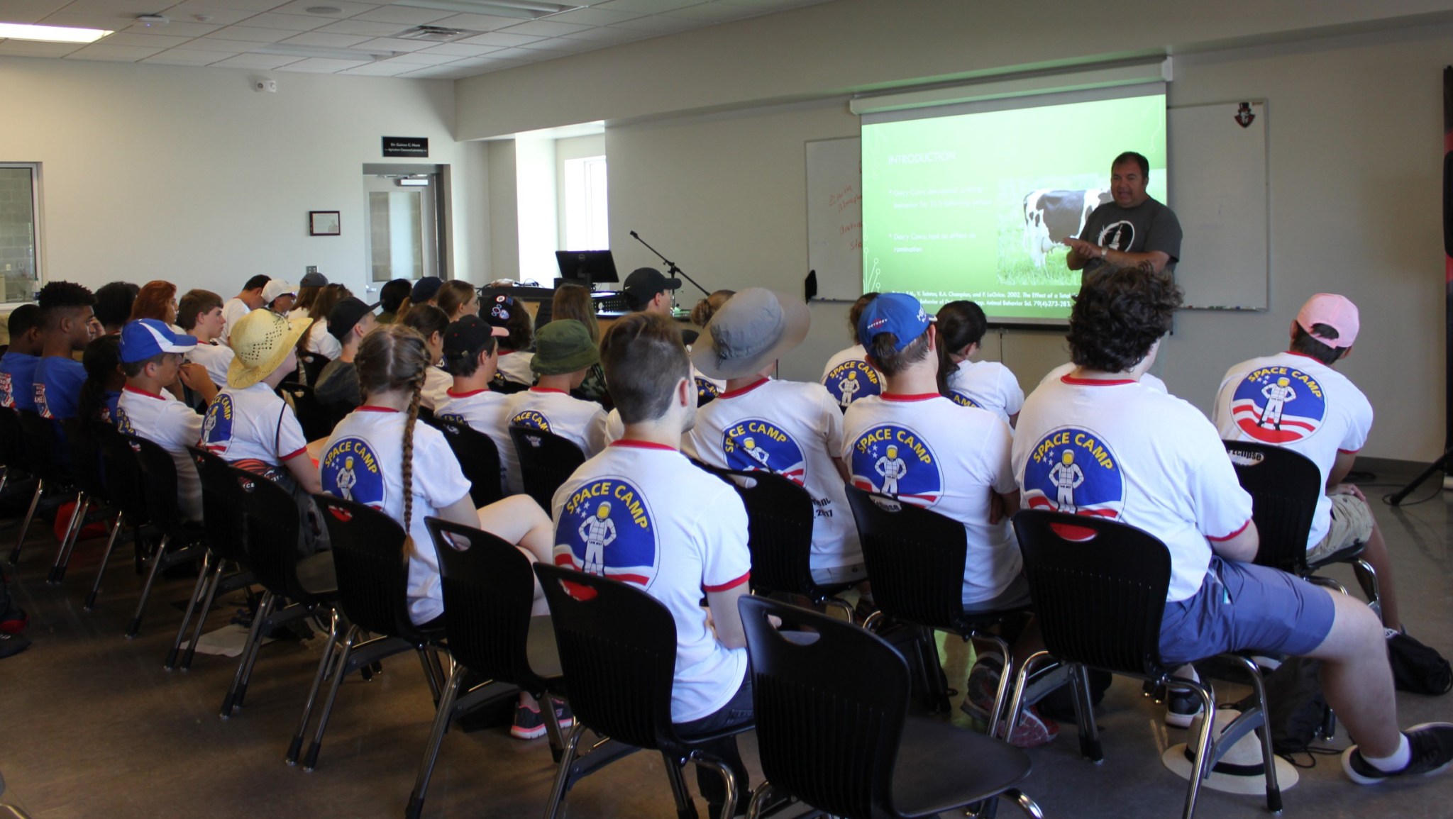 Rod Mills, associate professor of agriculture at Austin Peay State University in Clarksville, Tennessee, speaks to students.