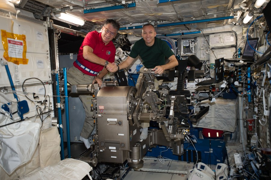 Astronauts Paolo Nespoli and Randy Bresnik