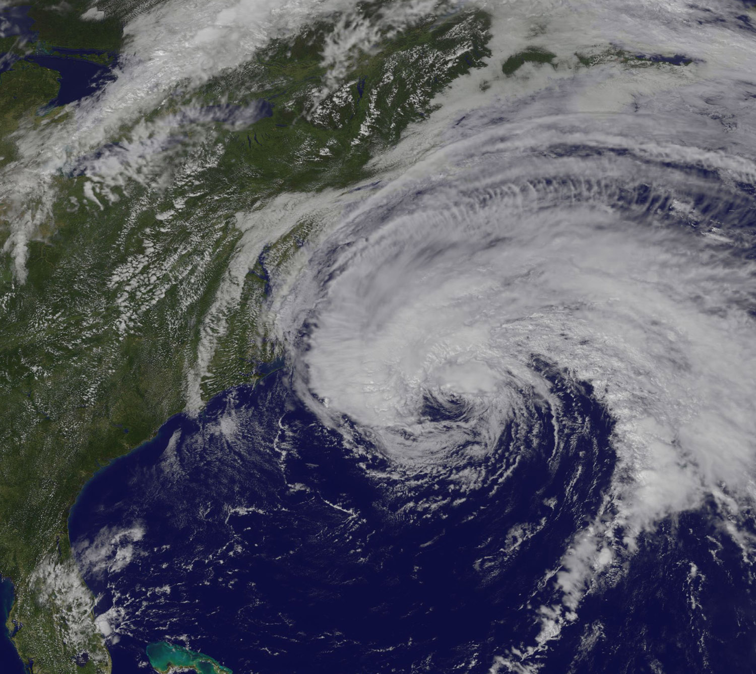 Satellite image of Jose with a comma shaped cloud mass near the Atlantic US coast.