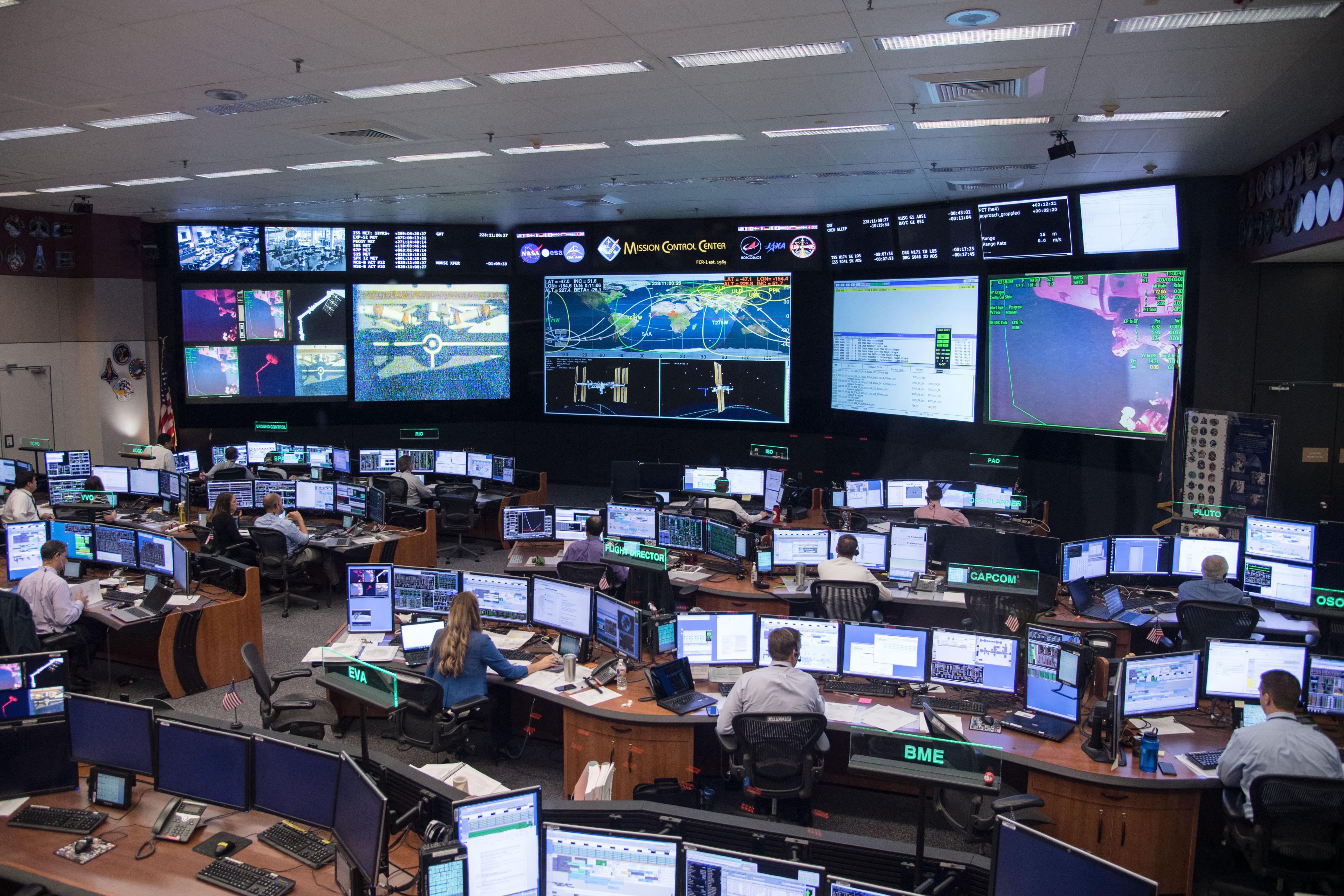 mission control houston spacex dragon crs 12 capture