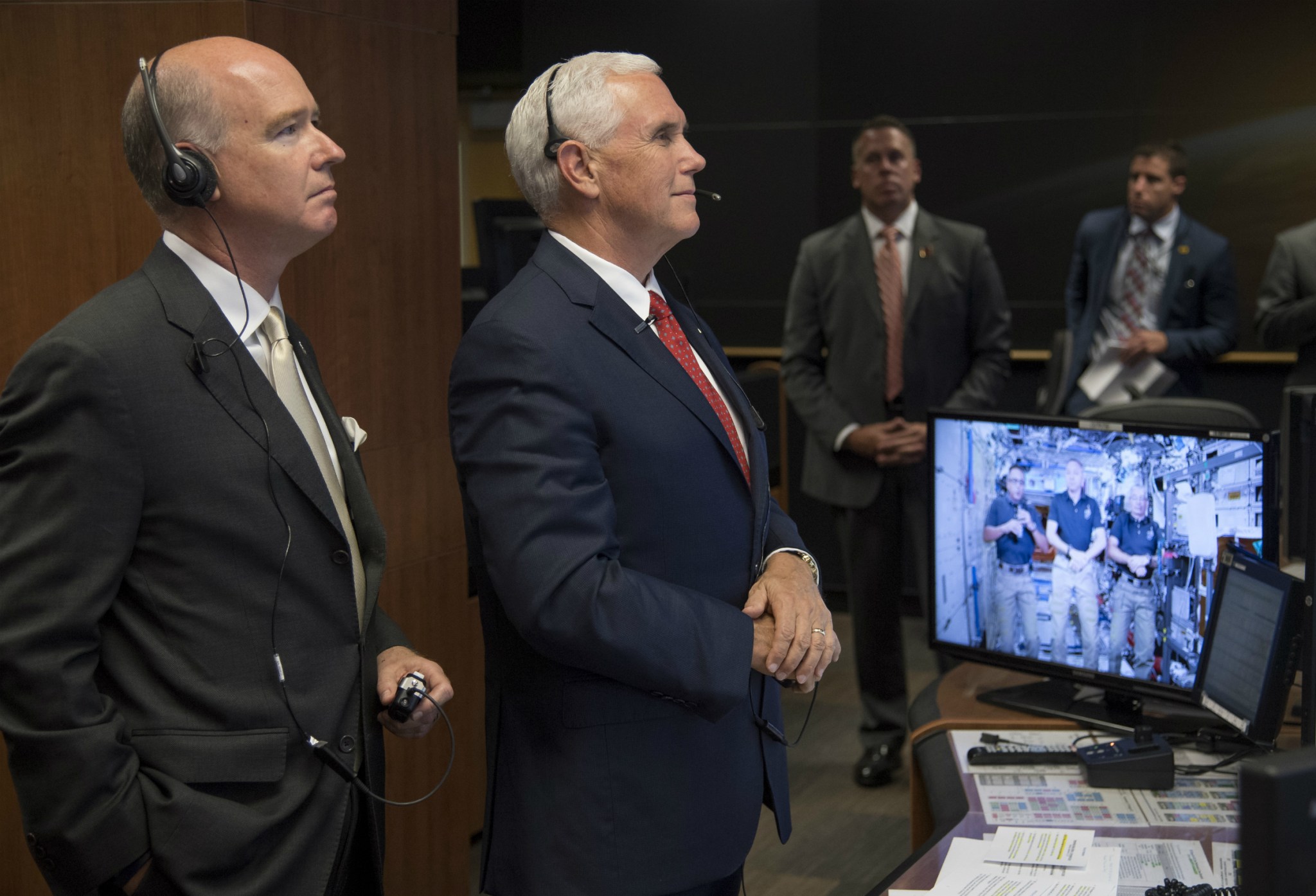 Rep. Robert Aderholt, R-Alabama, and Vice President Mike Pence talk with Expedition 53 crew members