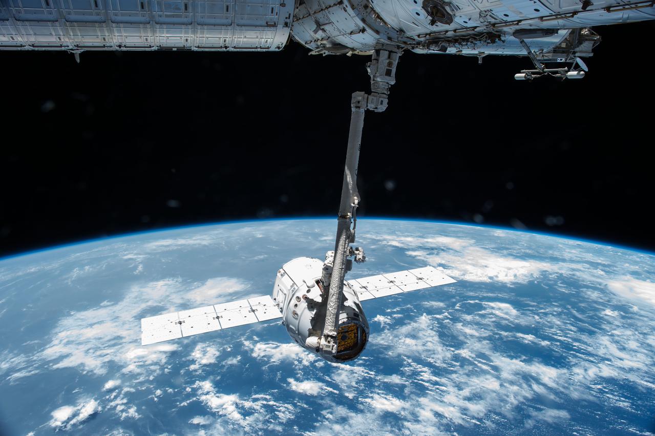 The Canadarm2 robotic arm grapples the SpaceX Dragon Commercial Resupply Services-6 cargo spacecraft 