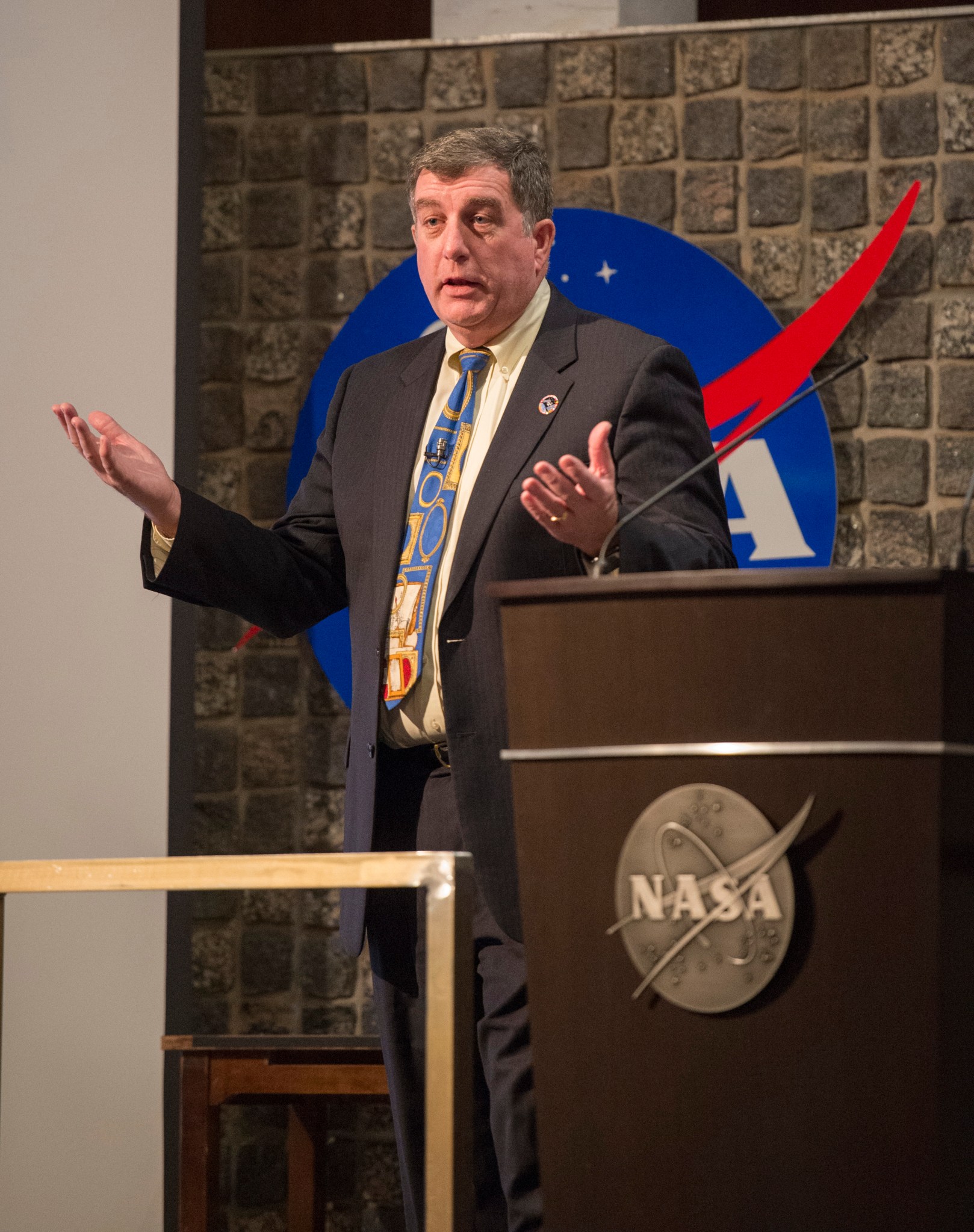 International Space Station Program Manager Kirk Shireman addresses station hardware and payload operations teams at MSFC.