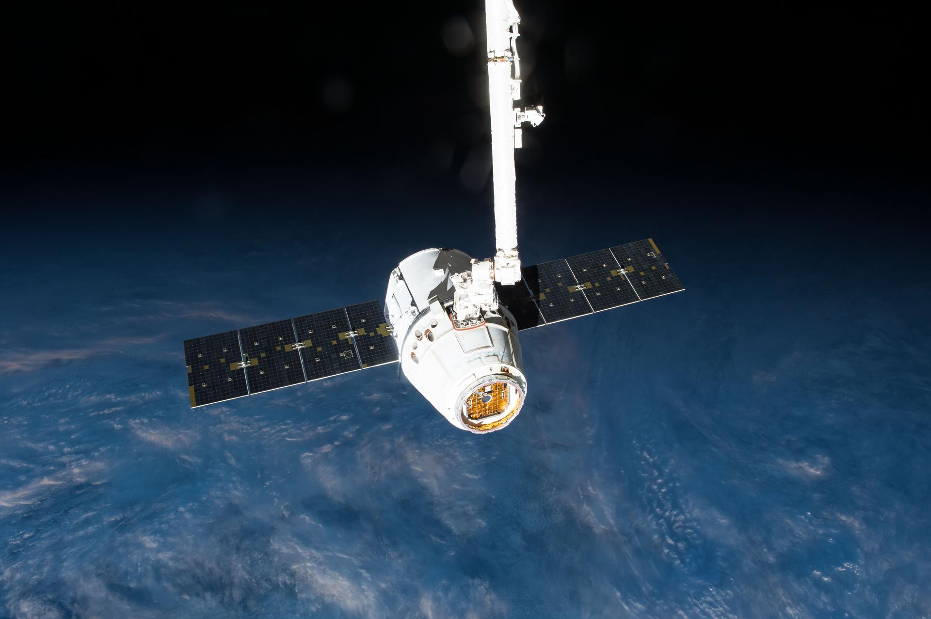 The Canadarm2 robotic arm prepares to release the SpaceX Dragon Commercial Resupply Services-6 cargo spacecraft from the ISS