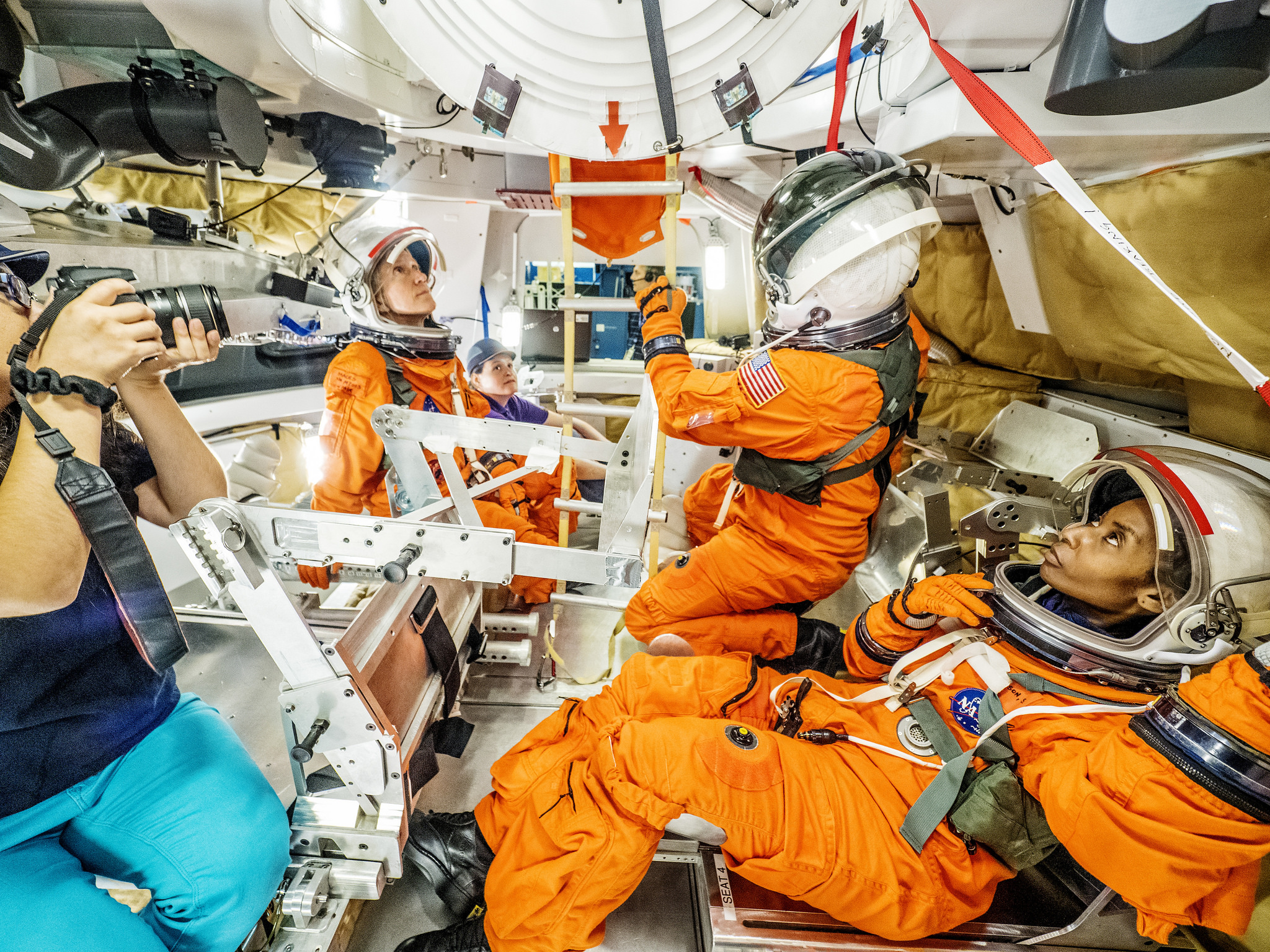 orion docking hatch evaluation johnson space center crew
