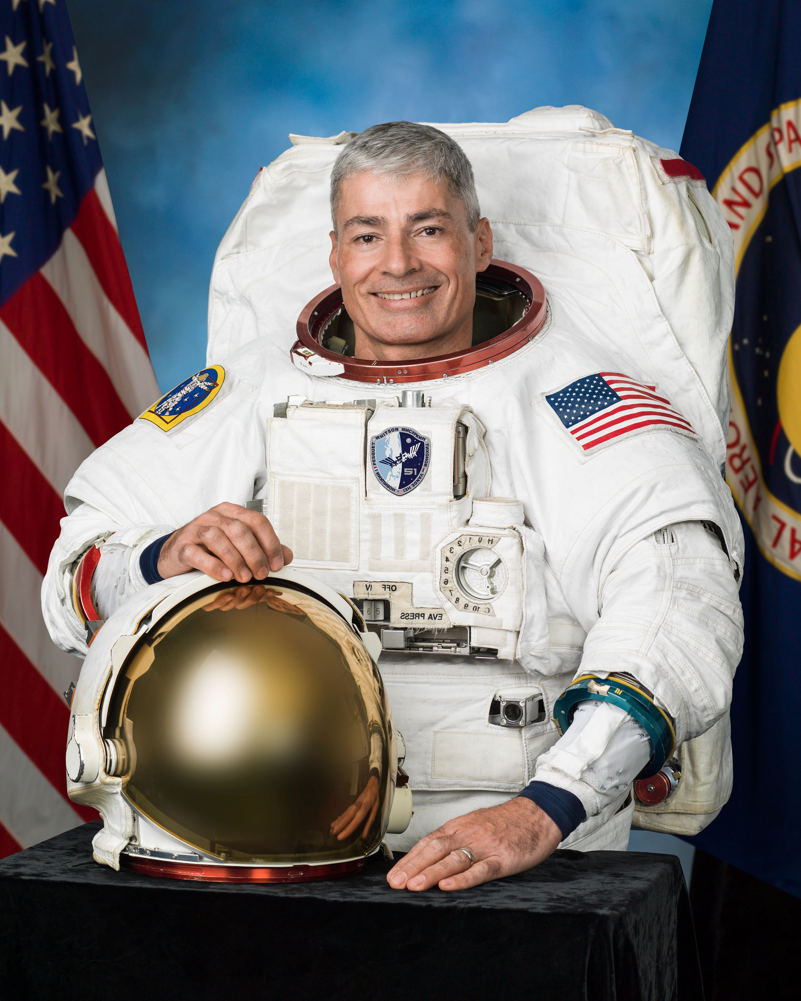 Official portrait of Expedition 54 astronaut Mark Vande Hei