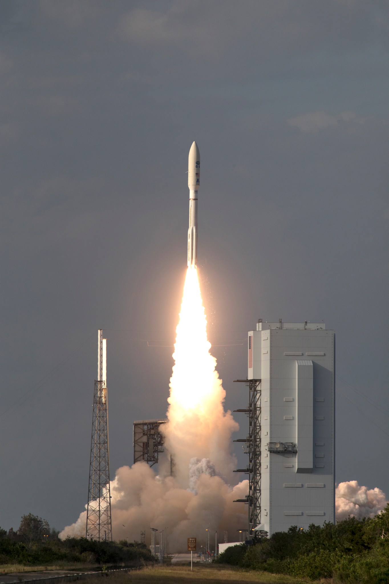 Liftoff of Atlas V rocket with GOES-S satellite