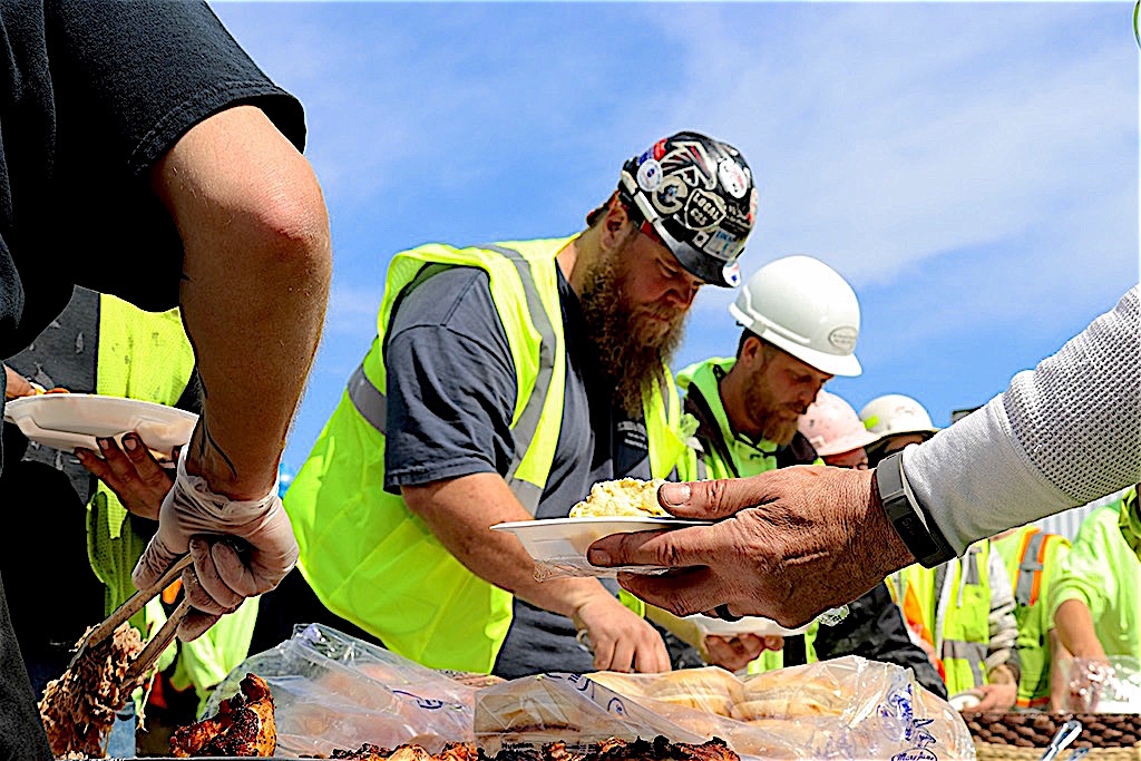 Eating at the topping ceremony
