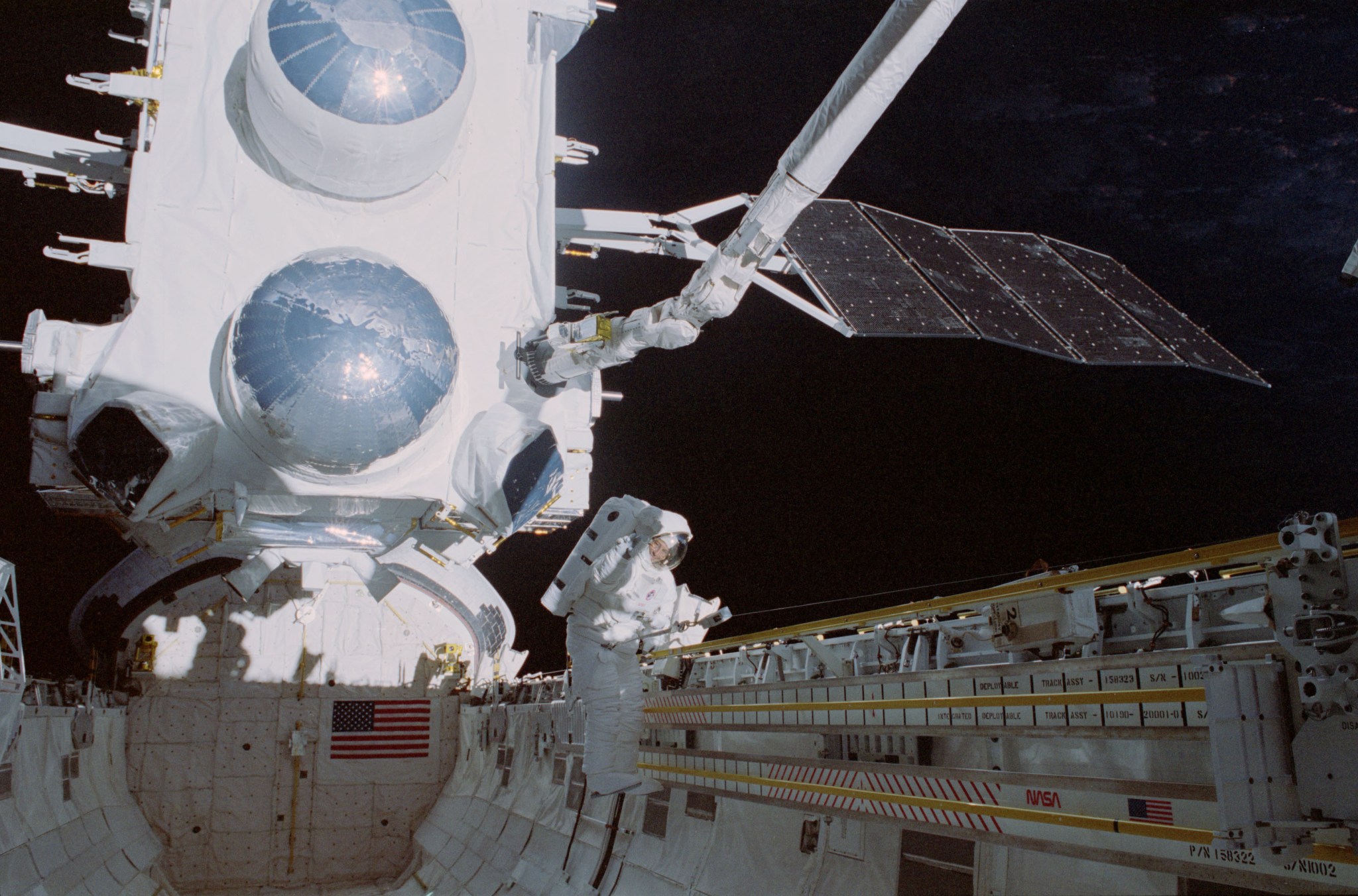 This week in 1991, space shuttle Atlantis, mission STS-37, landed at Edwards Air Force Base in California.