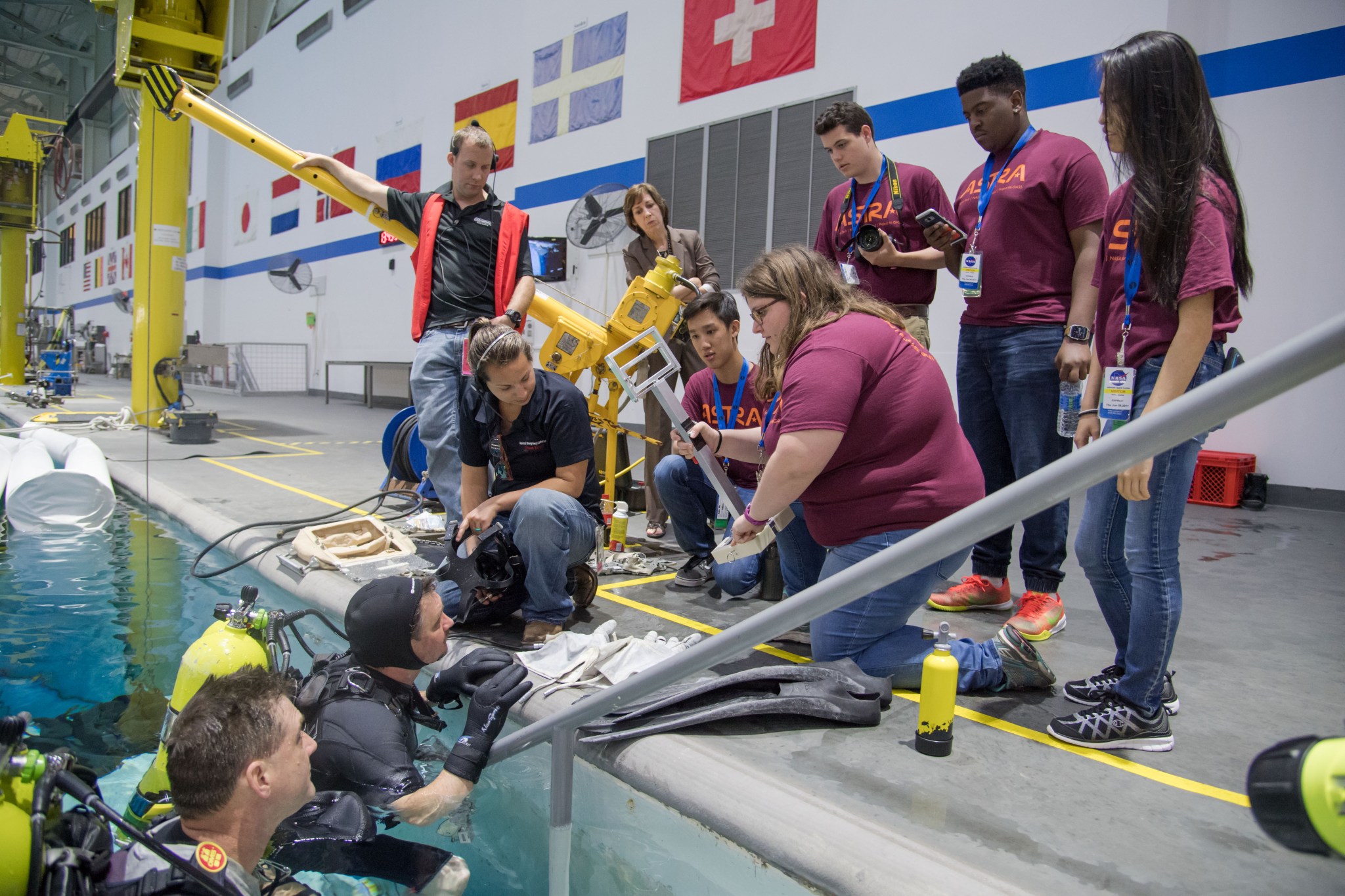 Students speak to divers about their tool