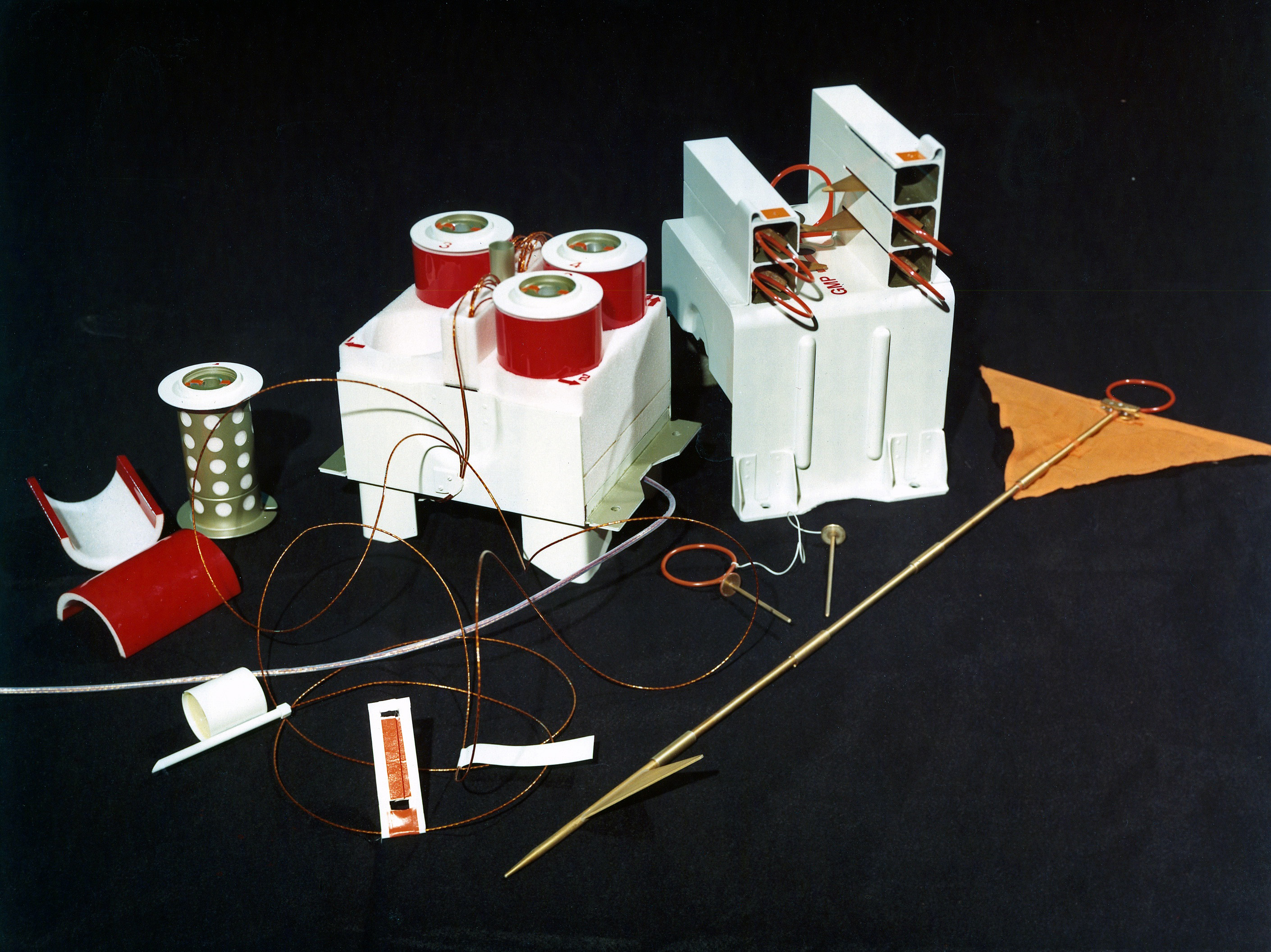 apollo_17_l-2_weeks_alsep_geophone_module_and_reels_of_seismic_profiling_exp-11.72