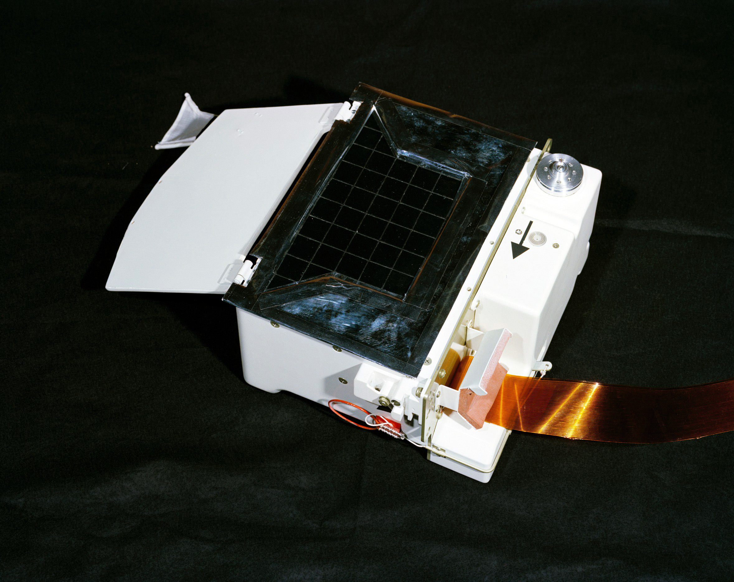 apollo_17_l-2_weeks_lunar_atmosphere_composition_exp