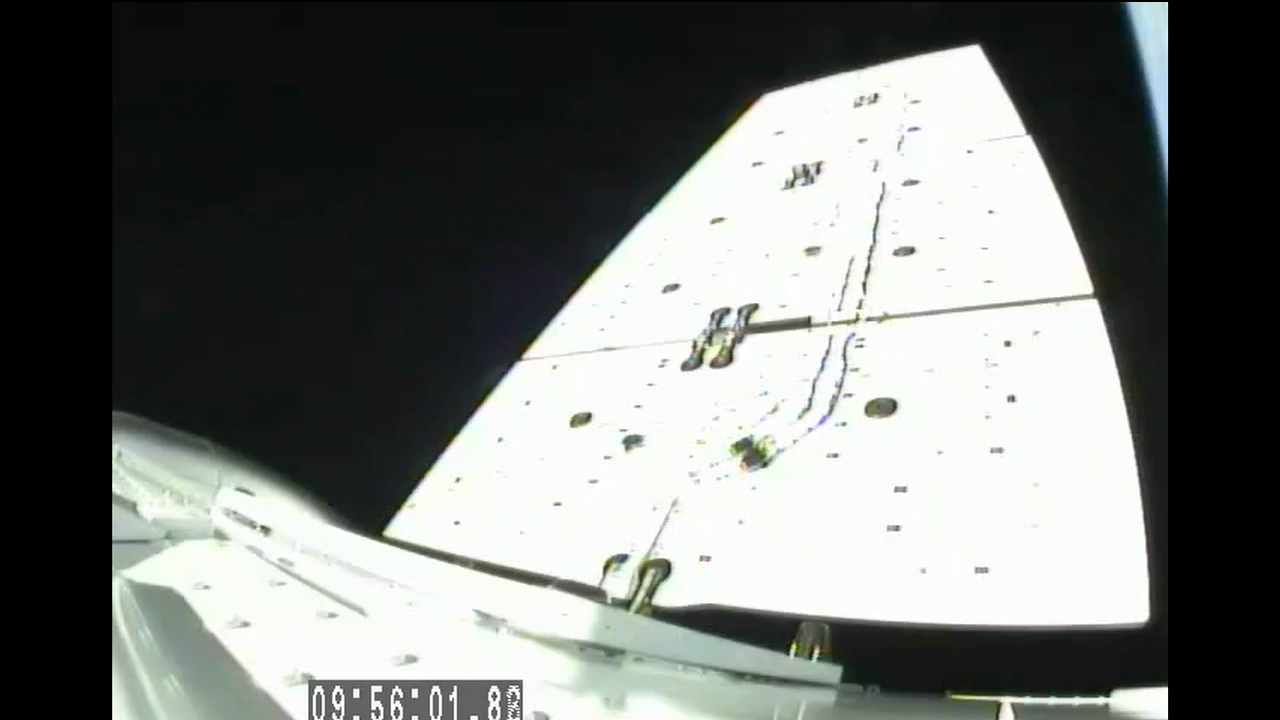 SpaceX Dragon spacecraft successfully deploys its solar arrays