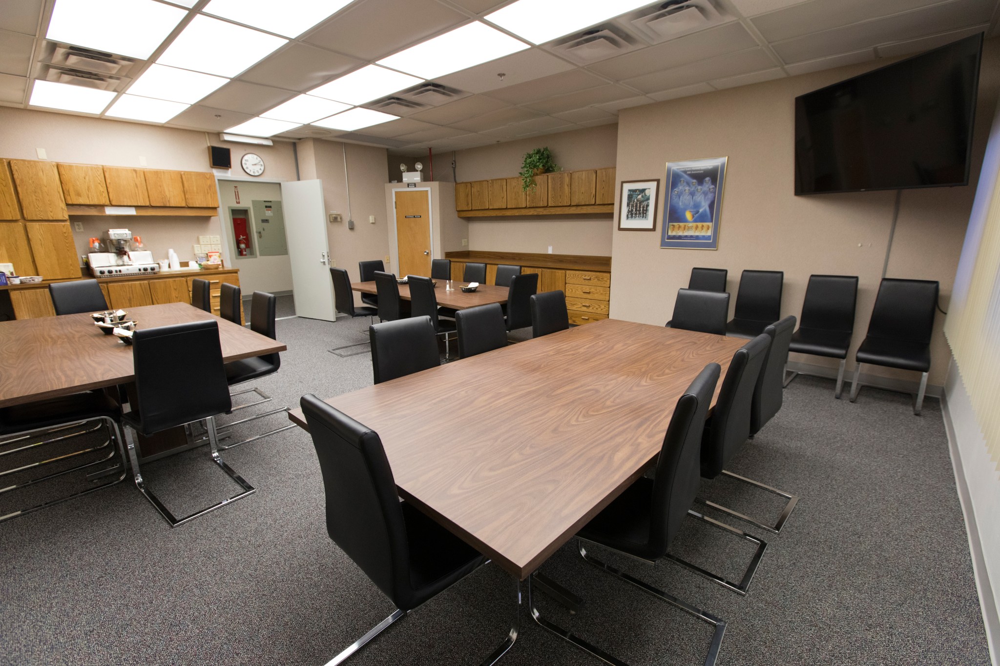  The dining room of the astronaut crew quarters 