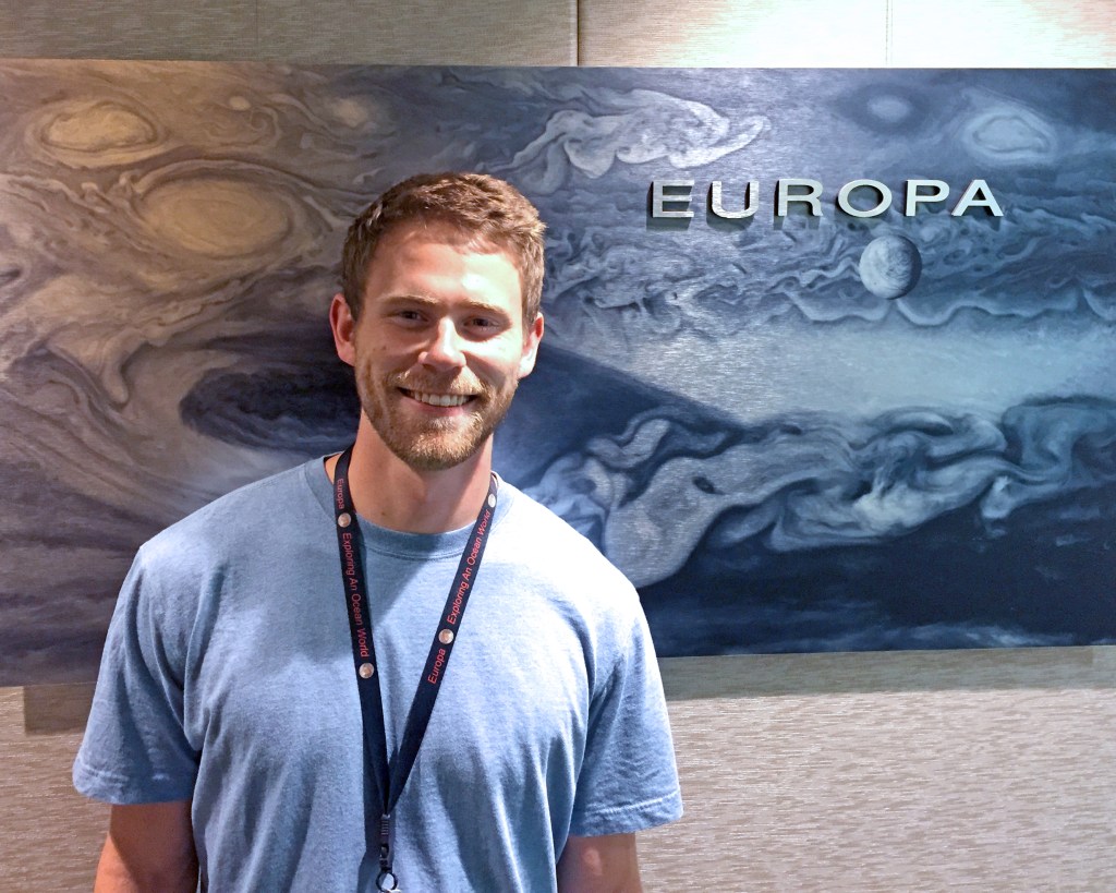 
			Dynamics of Low Velocity Landings on Moons of the Outer Solar System			