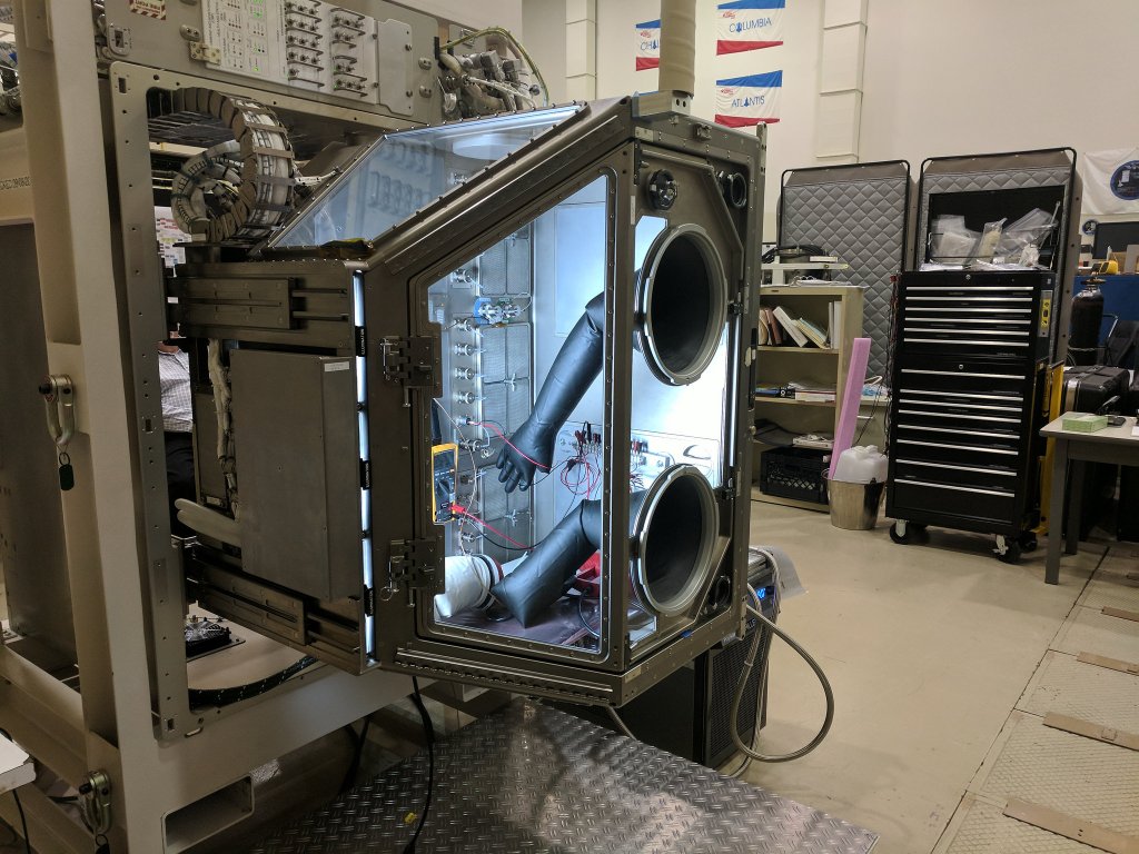
			Partnership, Teamwork Enable Landmark Science Glovebox Launch to Space Station - NASA			