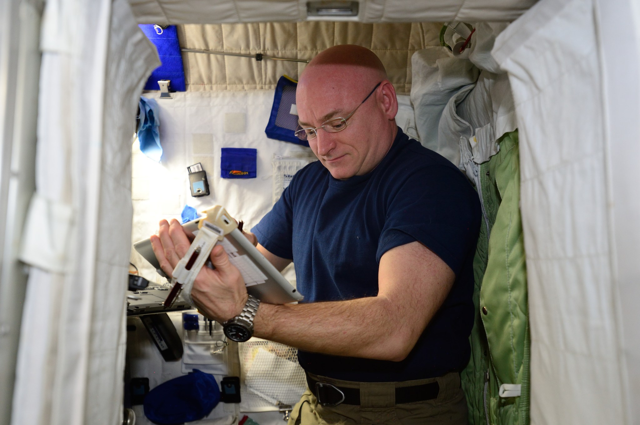 NASA Astronaut Scott Kelly performs the Fine Motor Skills Test as part of his One-Year Mission. This task tests Kelly’s ability 