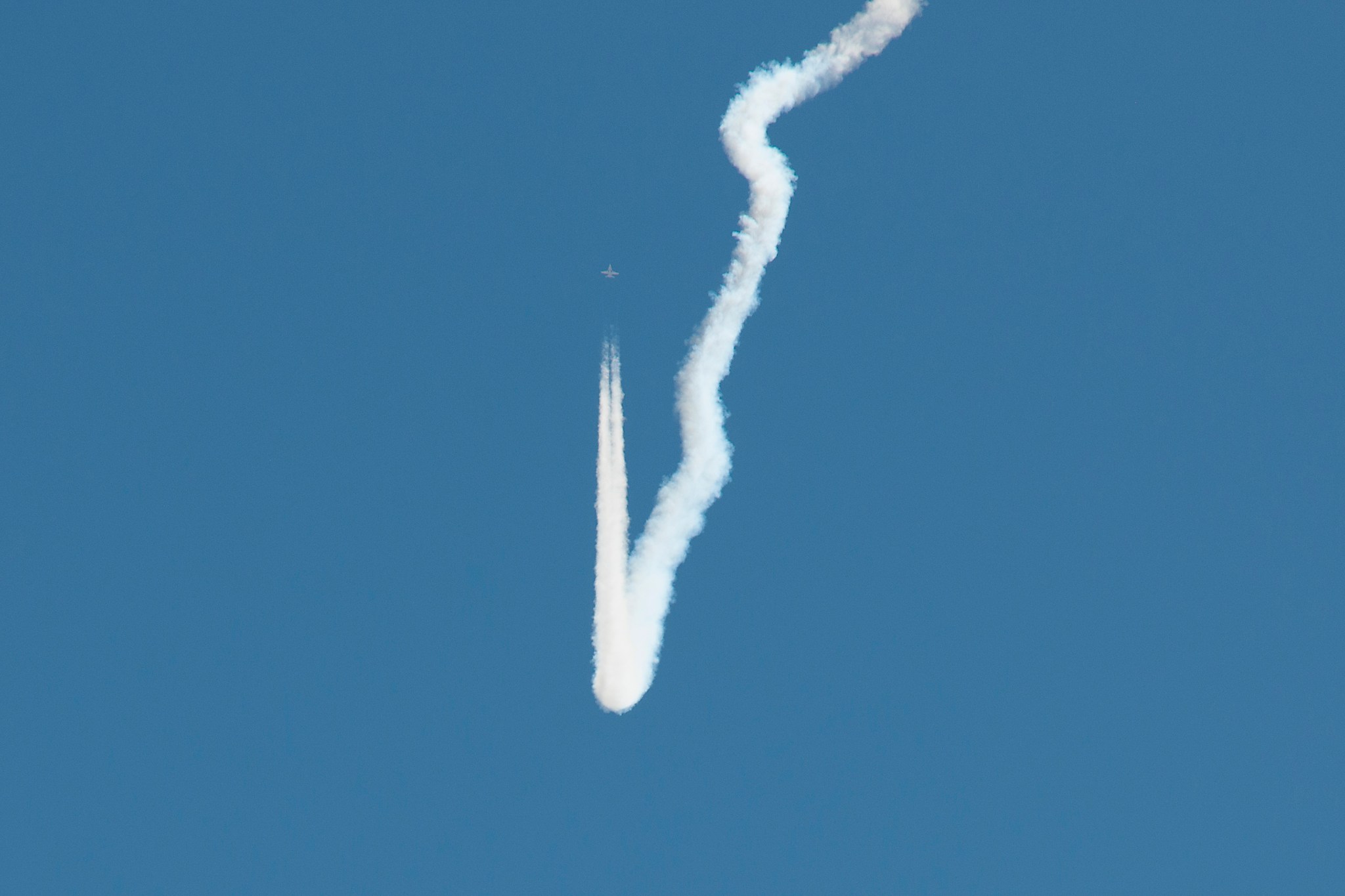 A NASA F/A-18 demonstrates the quiet supersonic dive maneuver over NASA’s Armstrong Flight Research Center in California.