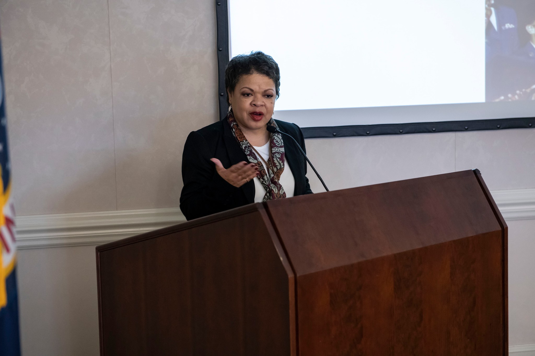 Janet Sellers speaks to veterans at NASA Marshall Space Flight Center’s Veteran’s Meet and Greet program Nov. 6.