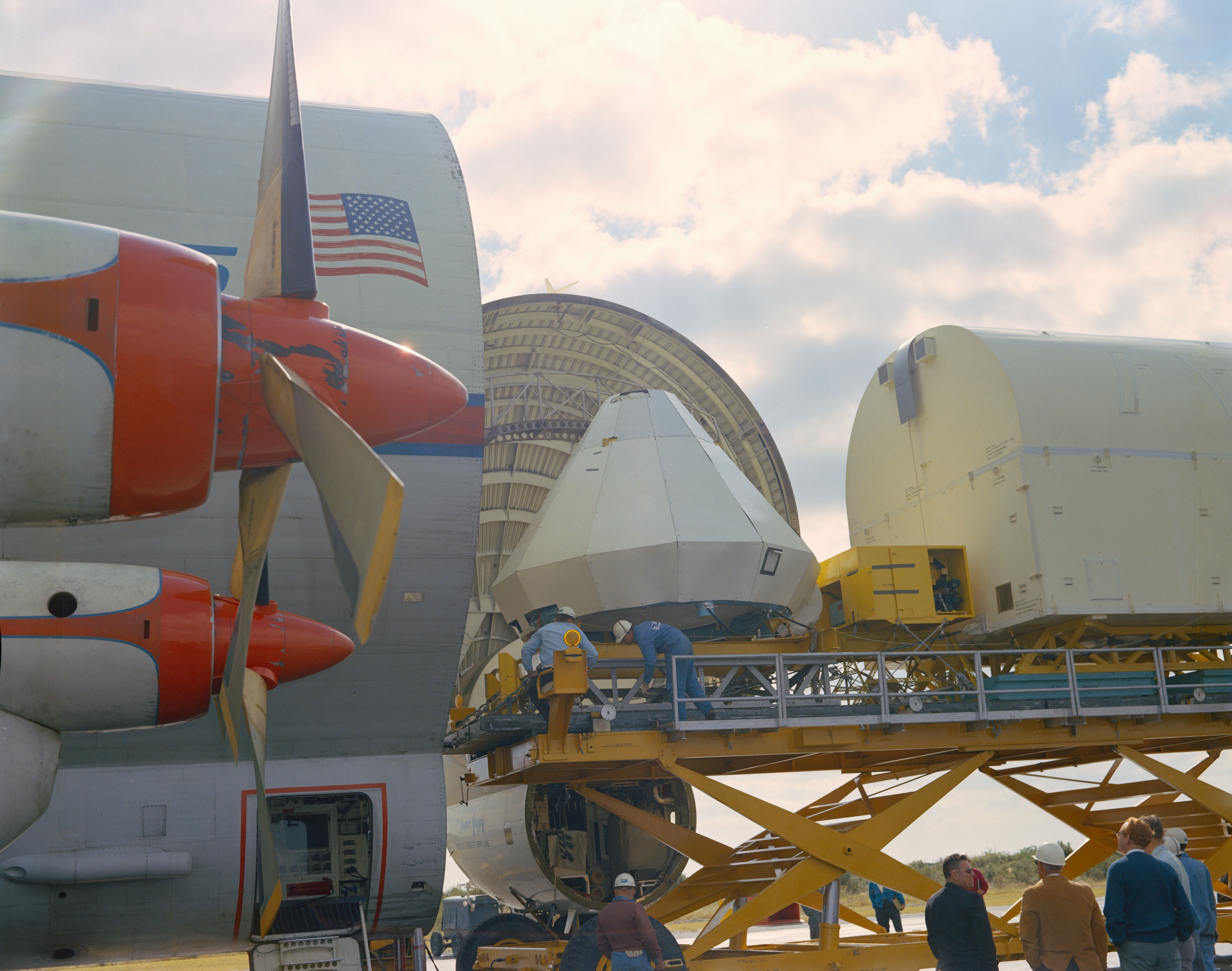 The Apollo 10 Command (left) and Service (right) Modules arrive at KSC
