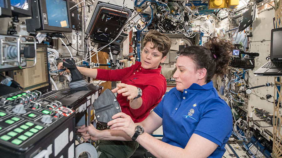 NASA astronauts Anne McClain and Serena AuÃ±Ã³n-Chancellor