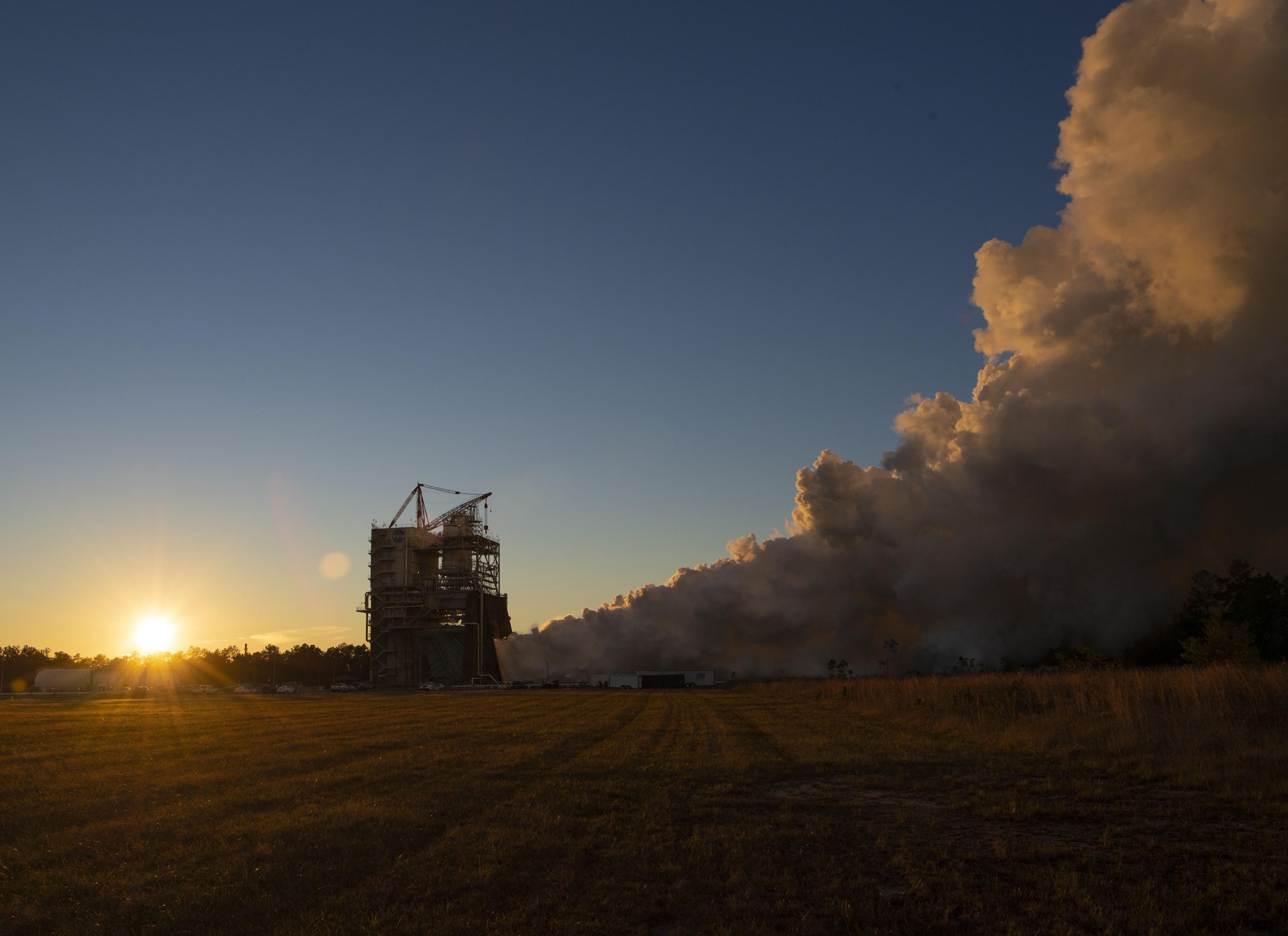 A team of operators conducted the 500-second RS-25 test on the A-1 Test Stand