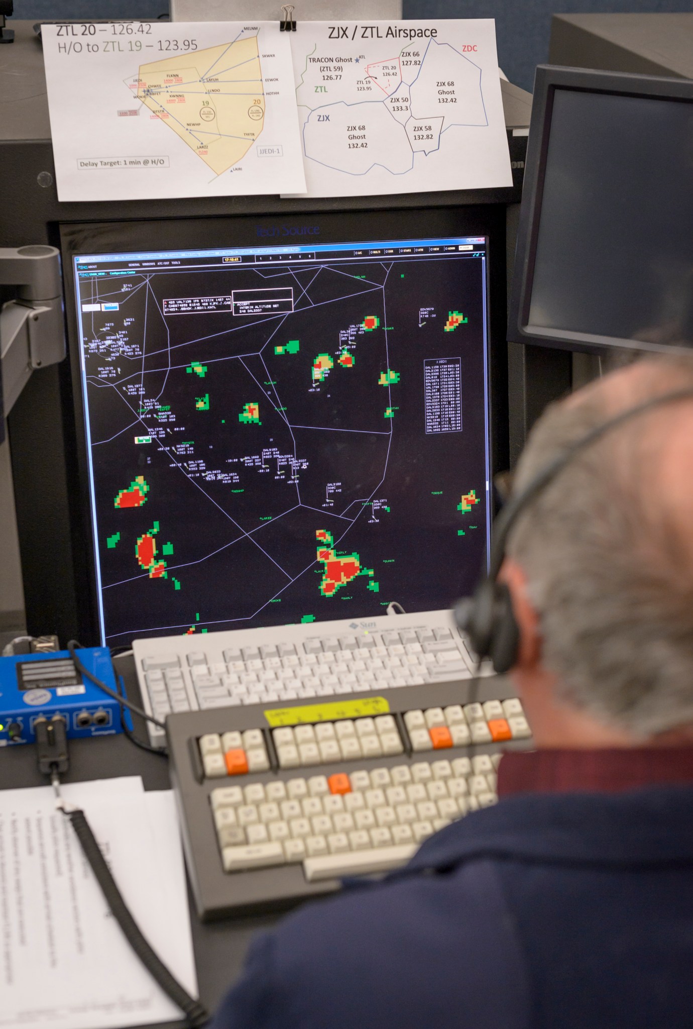 simulation interface with air traffic information on screen