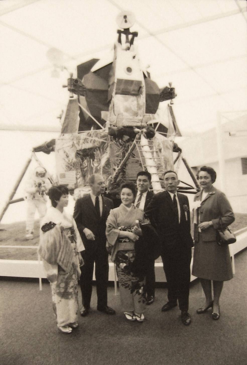 lm_at_osaka_worlds_fair_1970_nasm