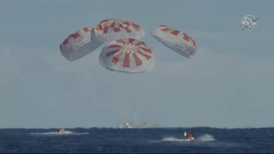 Crew Dragon splashes down in the Atlantic Ocean