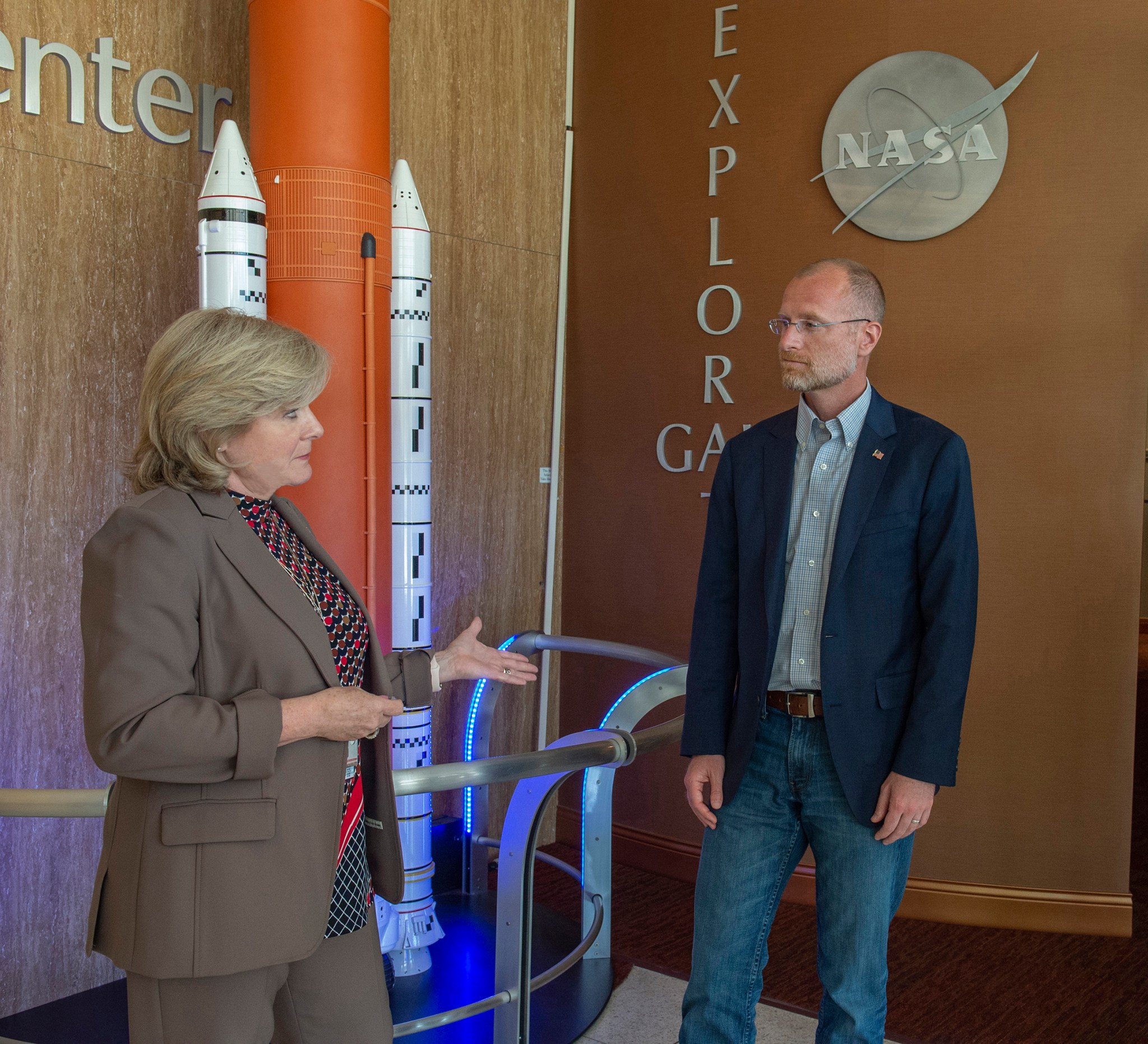 FCC Commissioner Brandon Carr meets with NASA’s Marshall Space Flight Center Director Jody Singer after a tour of the center.