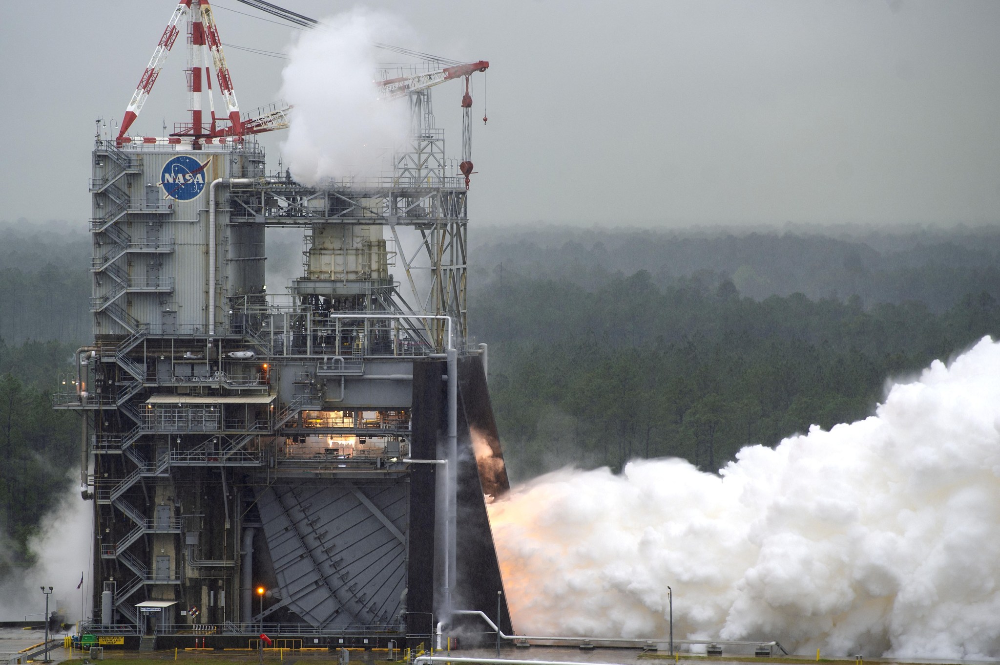 RS-25 engine test at Stennis Space Center