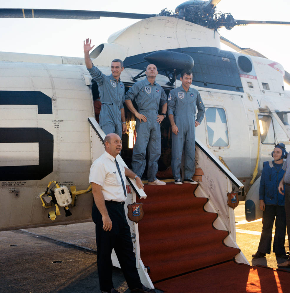 apollo_10_crew_egressing_helo