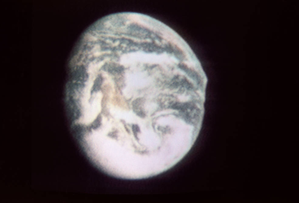 apollo_10_tv-2_earth