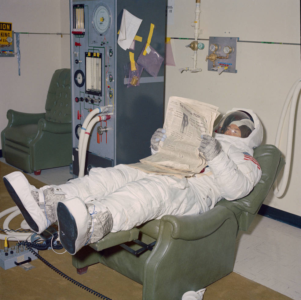 apollo_11_crew_in_chamber_b_lovell