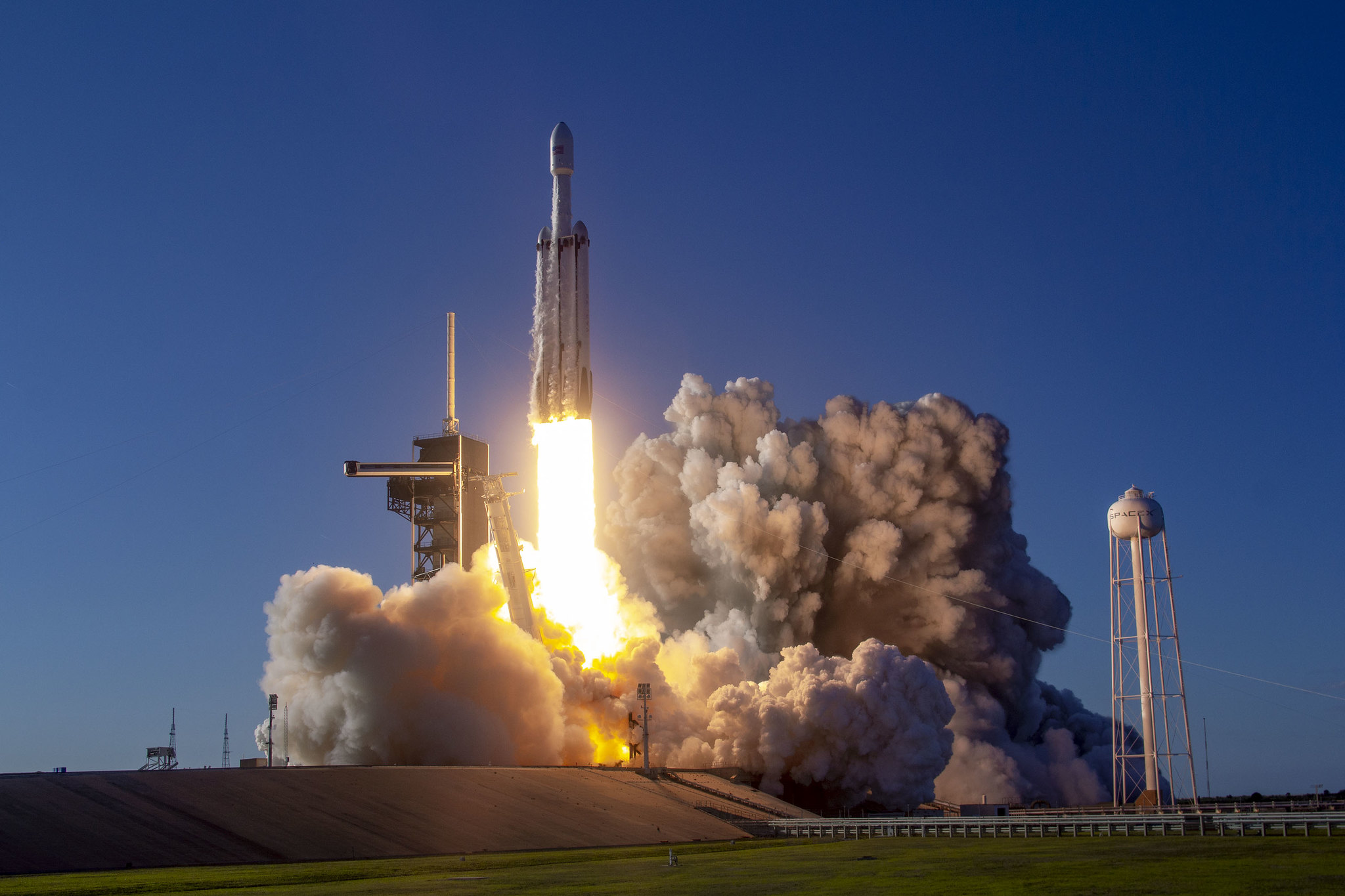 SpaceX Falcon Heavy rocket launched the Arabsat-6A satellite