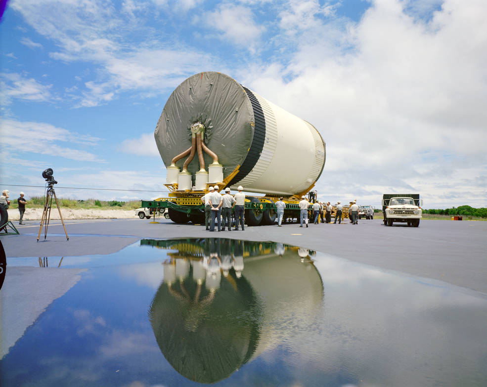 apollo_13_s-ivb_arrive_ksc