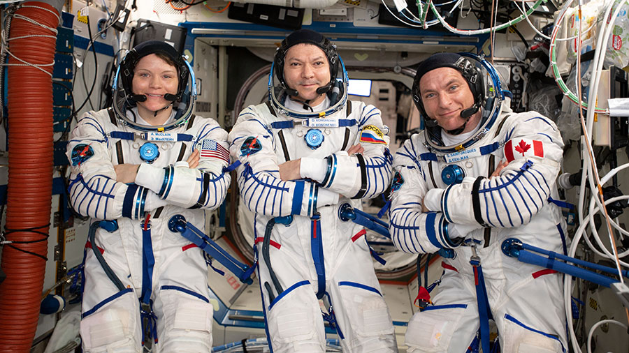 Expedition 59 crew members