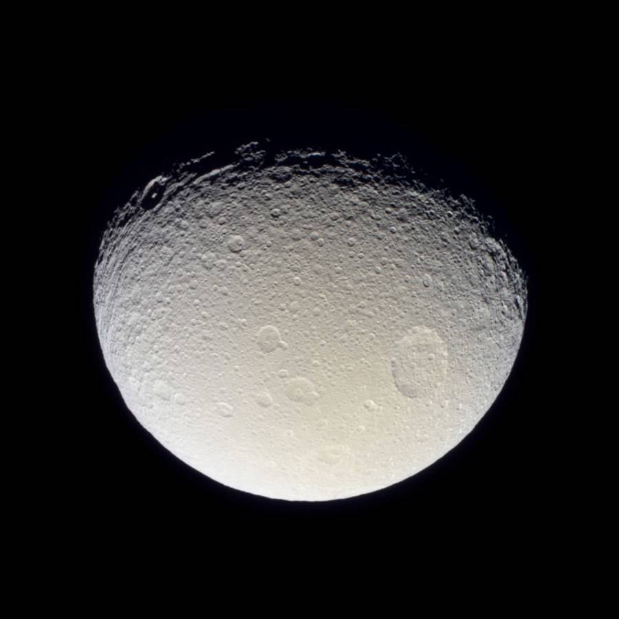 cassini_tethys_oct_28_2004_900px-tethys_cassini