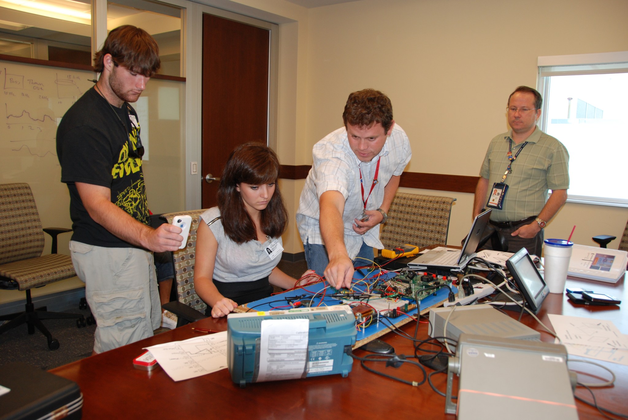 Shaun Daly, integration engineer in NASA's Launch Services Program at Kennedy, assists local high school students with a project