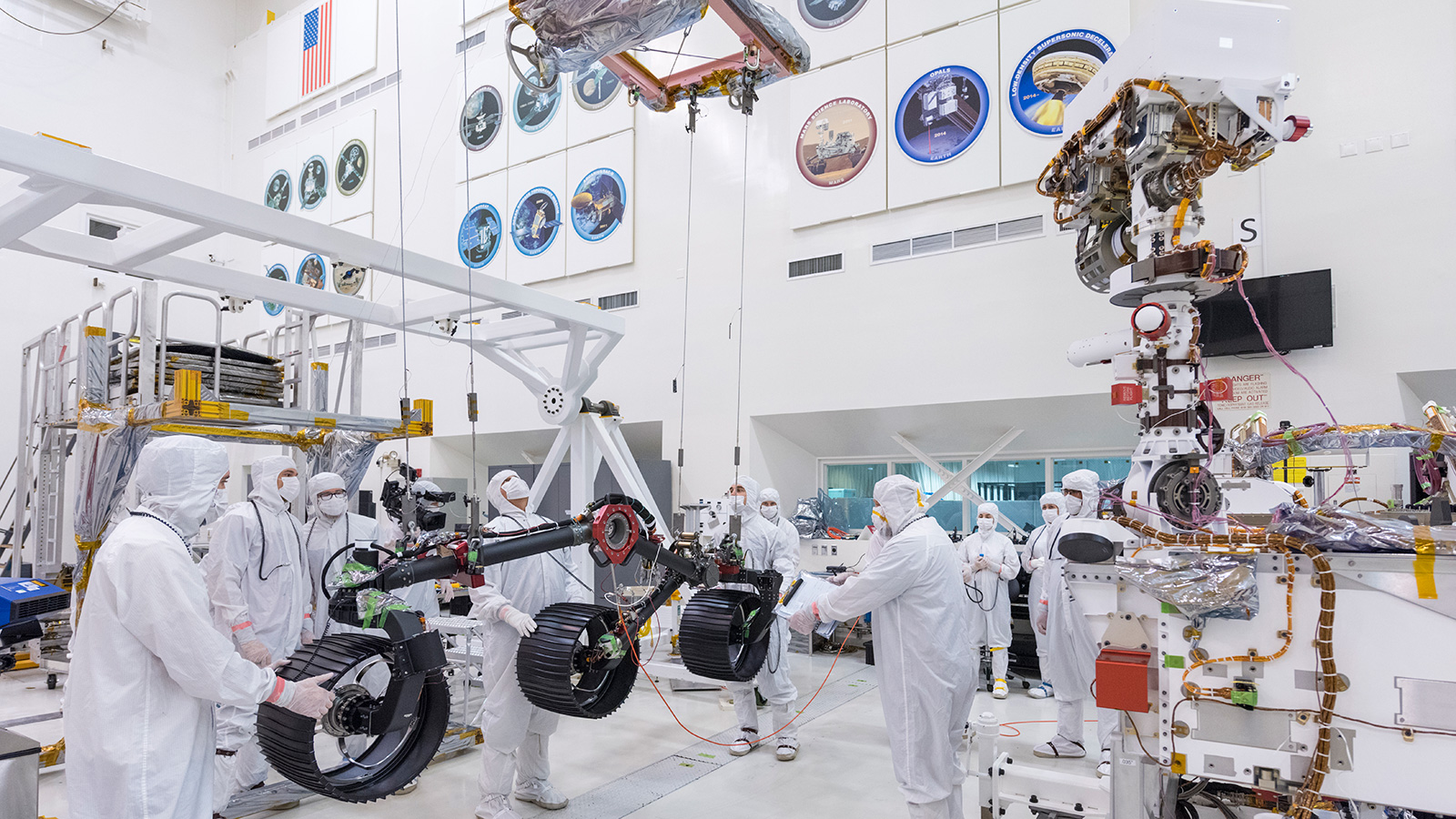 Engineers prepare the starboard legs and wheels