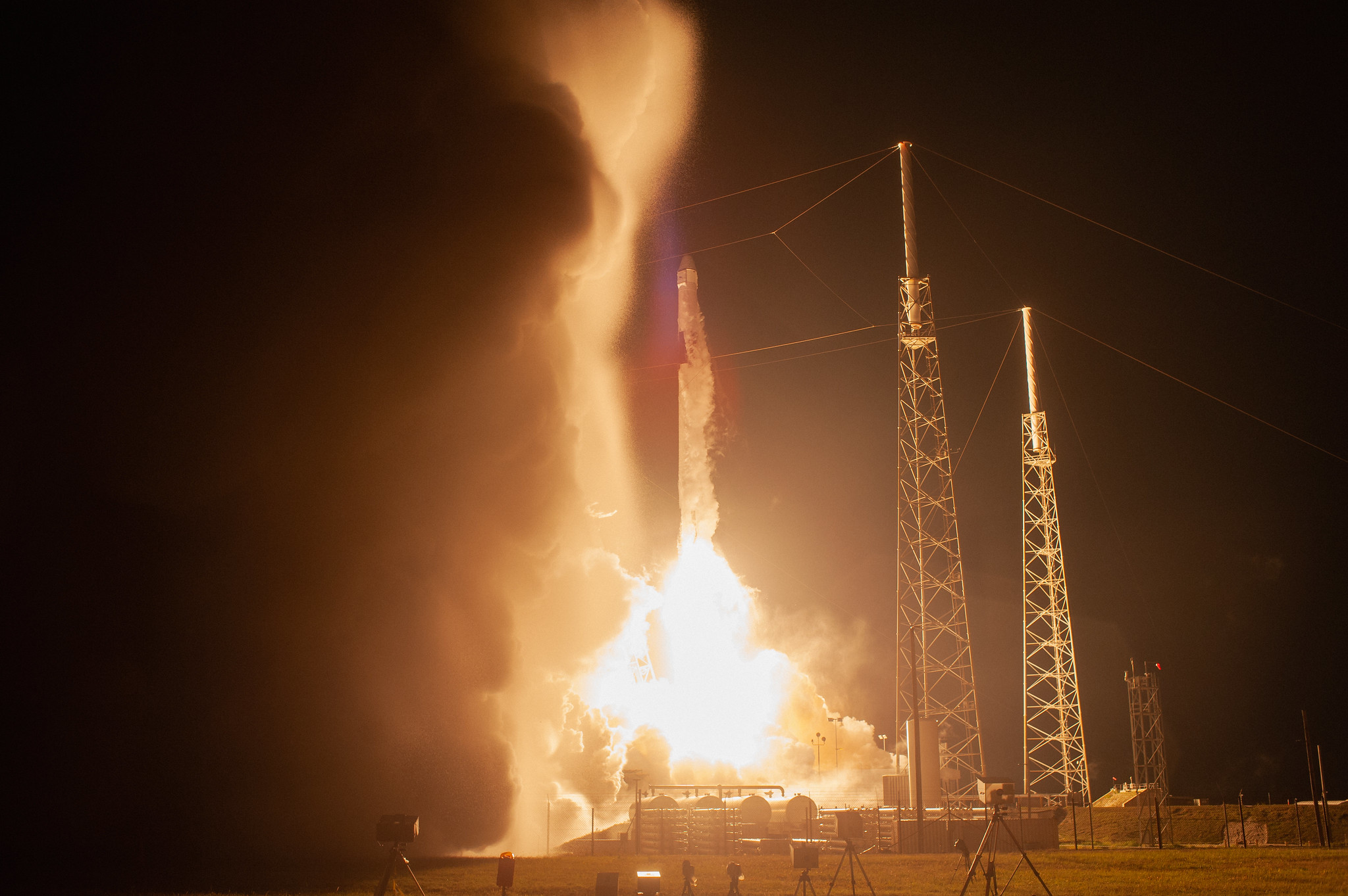 SpaceX Falcon 9 rocket and Dragon cargo craft launches from Space Launch Complex 40
