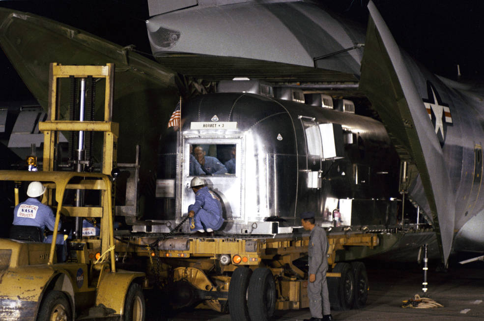 apollo_11_crew_in_mqf_arrive_ellington