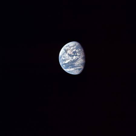 apollo_11_fd2_earth_from_125400_nmi